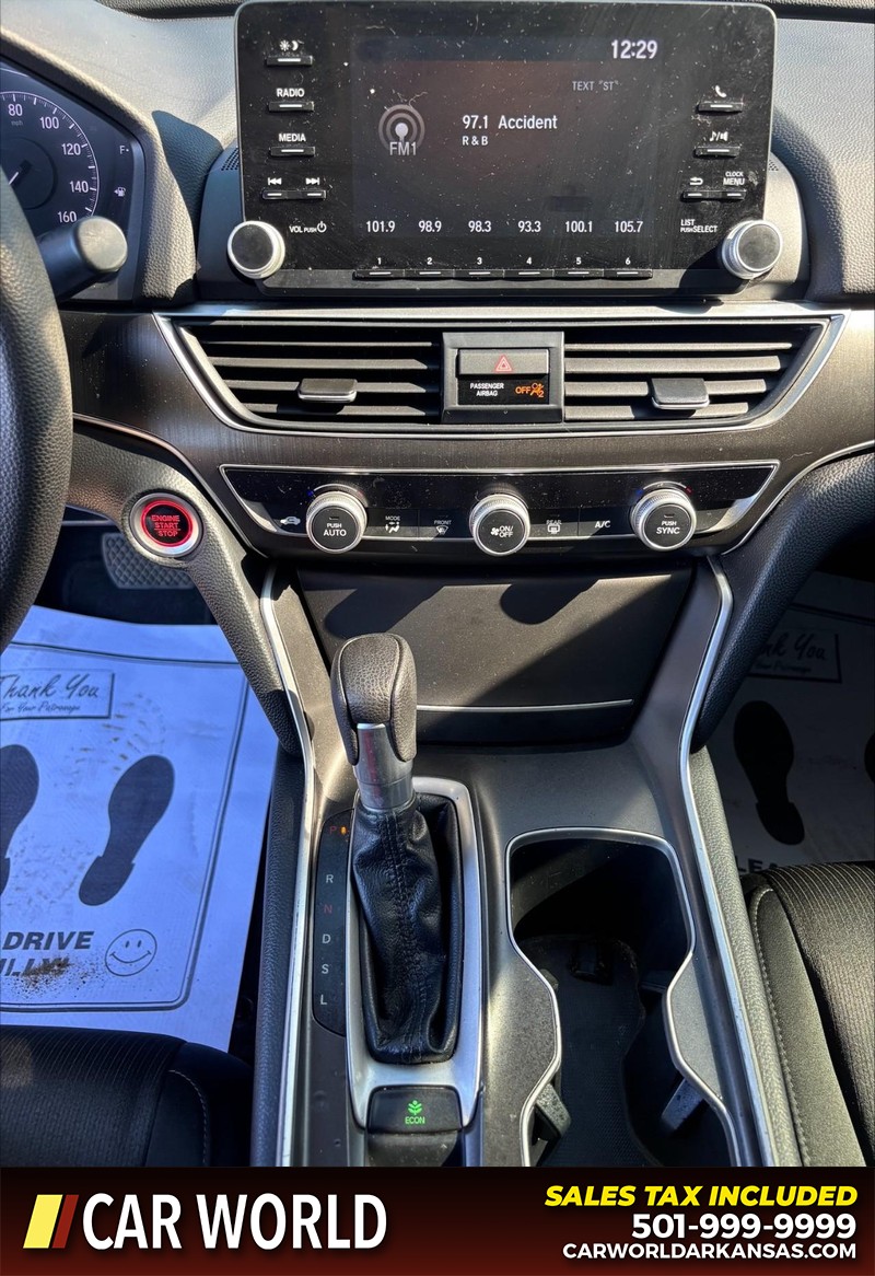 Honda Accord Sedan Vehicle Full-screen Gallery Image 17