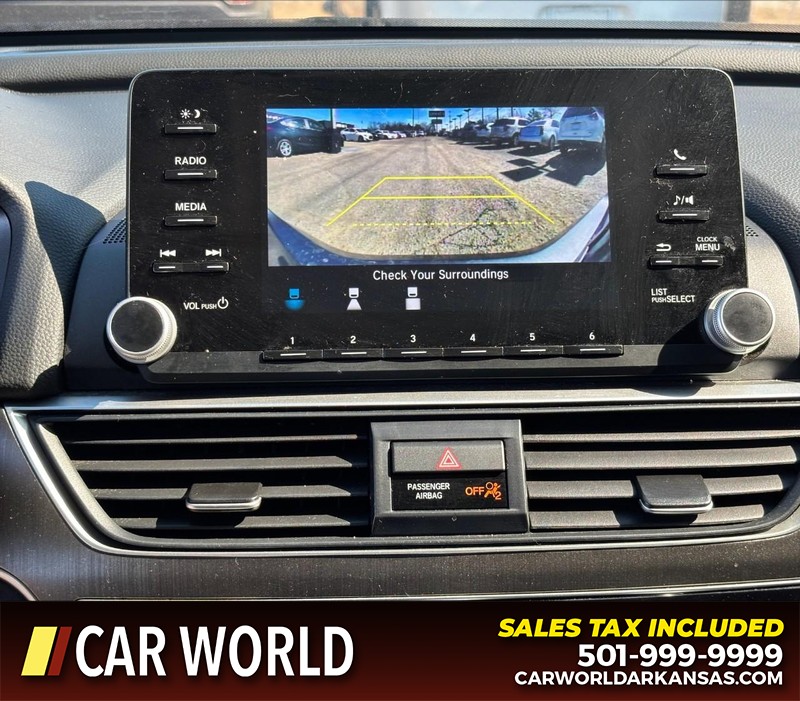 Honda Accord Sedan Vehicle Full-screen Gallery Image 18