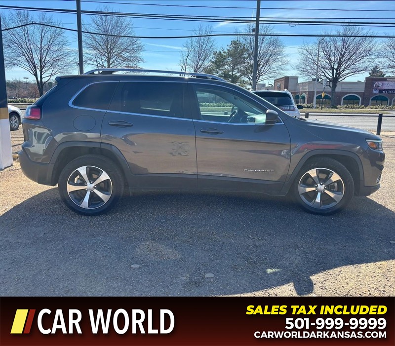 Jeep Cherokee Vehicle Full-screen Gallery Image 2