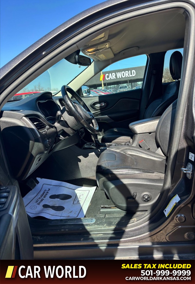 Jeep Cherokee Vehicle Full-screen Gallery Image 13