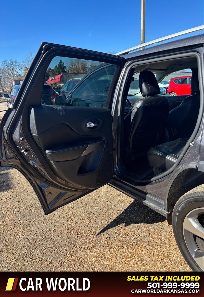 Jeep Cherokee Vehicle Full-screen Gallery Image 14