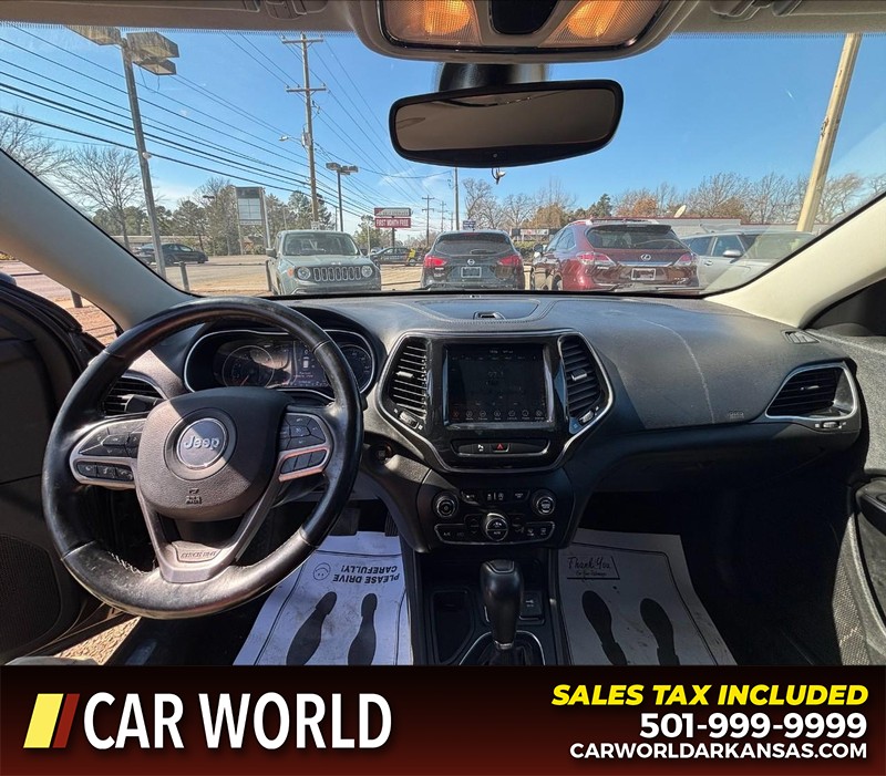 Jeep Cherokee Vehicle Full-screen Gallery Image 16