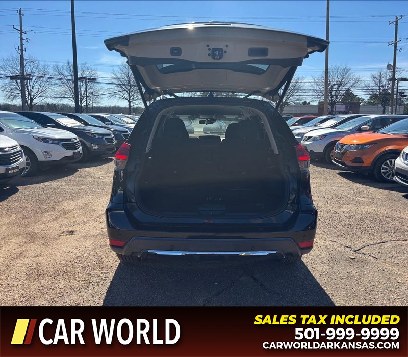 Nissan Rogue Vehicle Full-screen Gallery Image 5