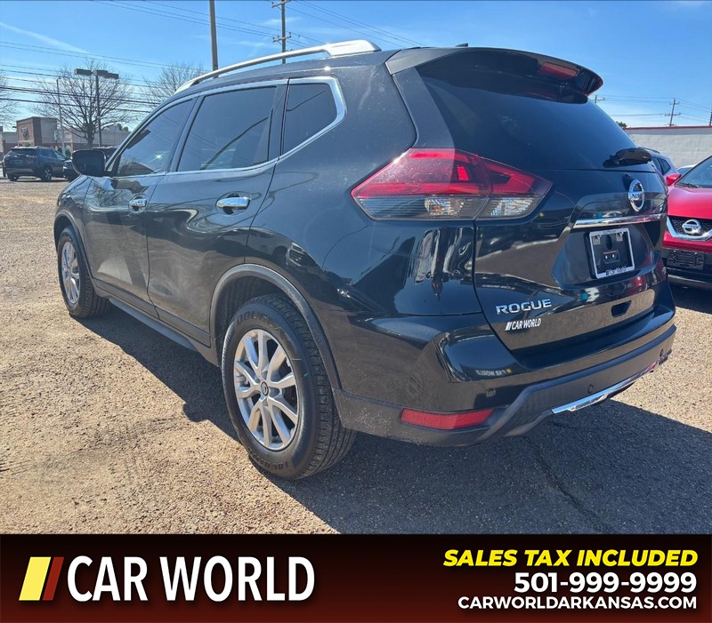 Nissan Rogue Vehicle Full-screen Gallery Image 7