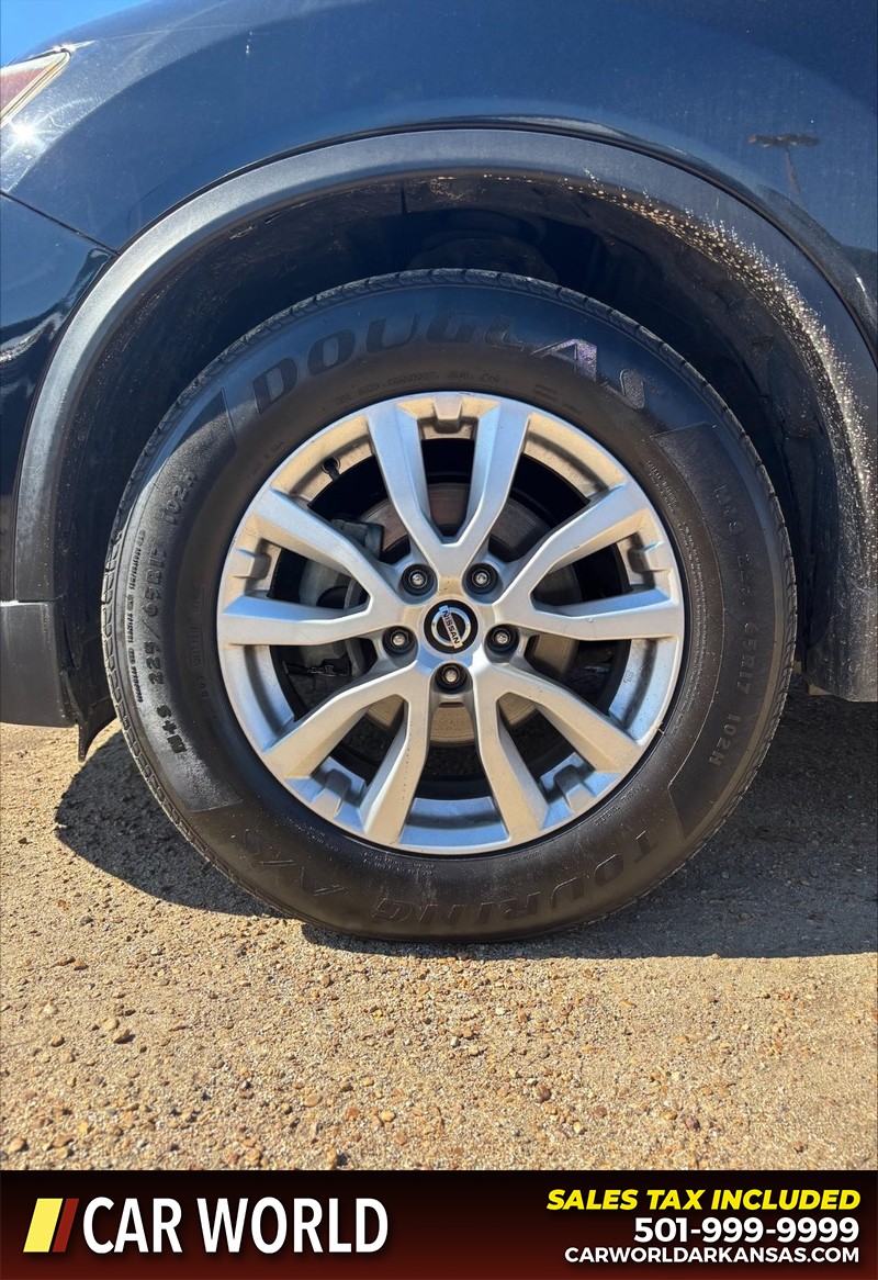 Nissan Rogue Vehicle Full-screen Gallery Image 11