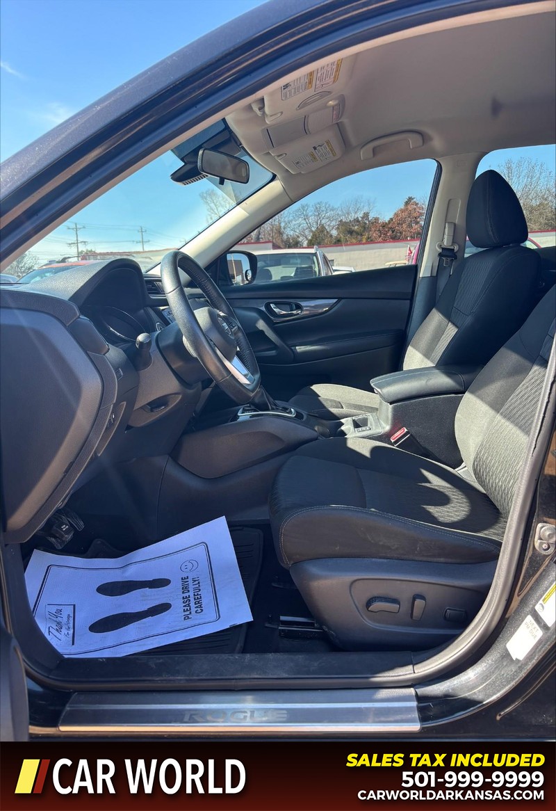 Nissan Rogue Vehicle Full-screen Gallery Image 13