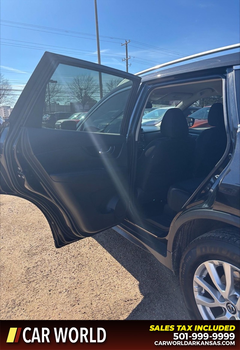 Nissan Rogue Vehicle Full-screen Gallery Image 14