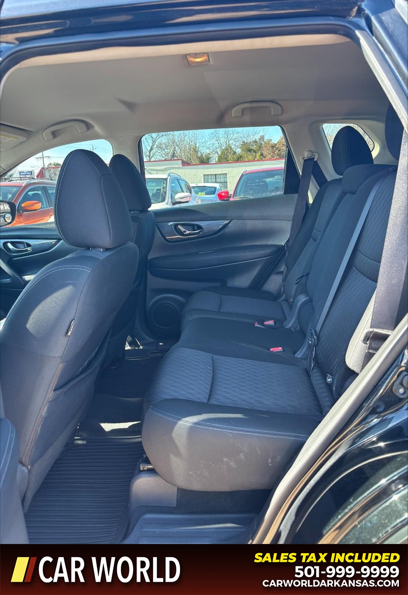 Nissan Rogue Vehicle Full-screen Gallery Image 15