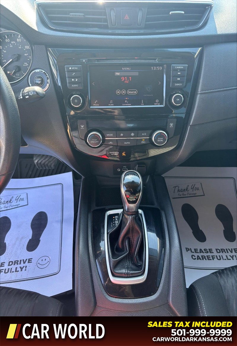 Nissan Rogue Vehicle Full-screen Gallery Image 17