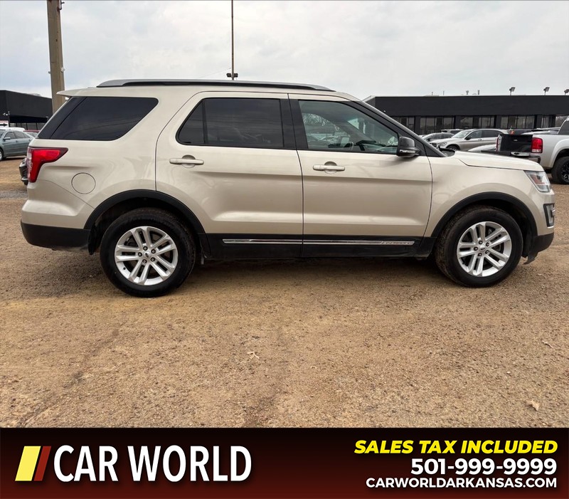 Ford Explorer Vehicle Full-screen Gallery Image 2