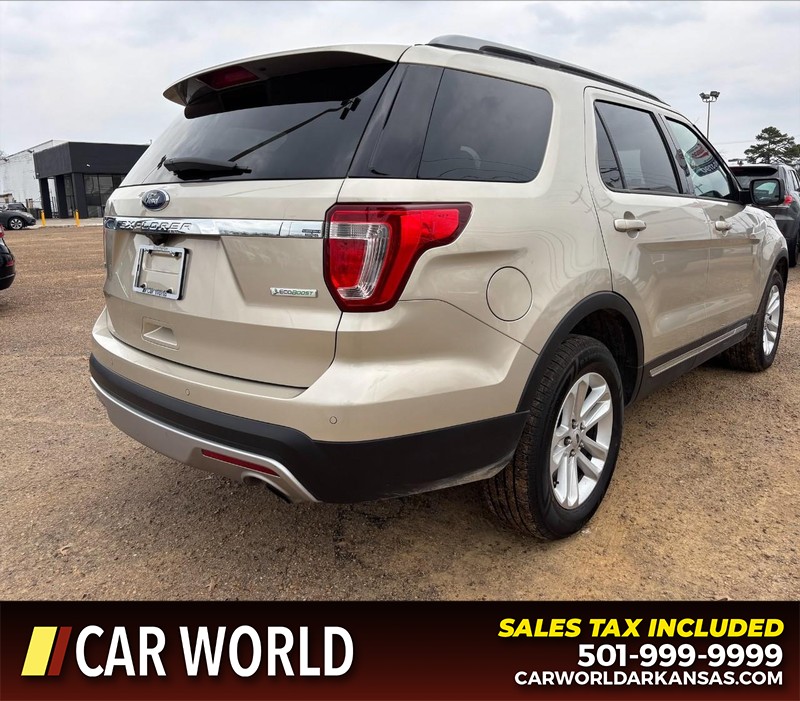 Ford Explorer Vehicle Full-screen Gallery Image 3