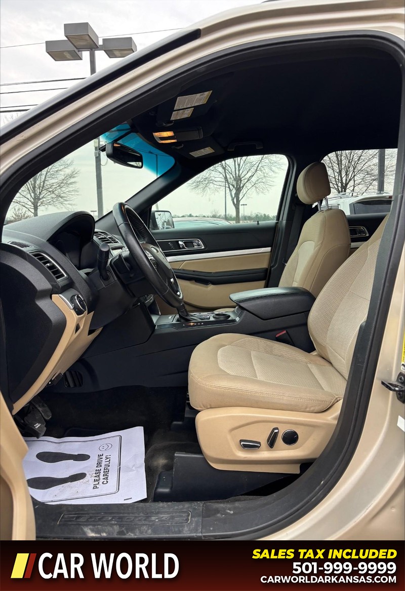 Ford Explorer Vehicle Full-screen Gallery Image 12