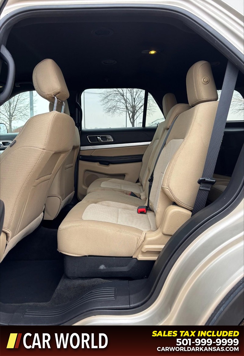 Ford Explorer Vehicle Full-screen Gallery Image 14