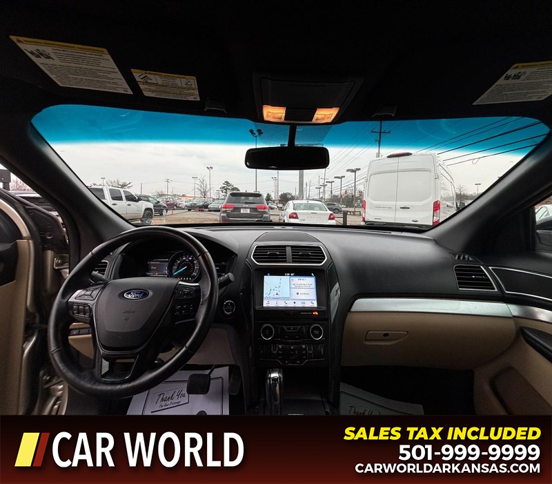 Ford Explorer Vehicle Full-screen Gallery Image 17