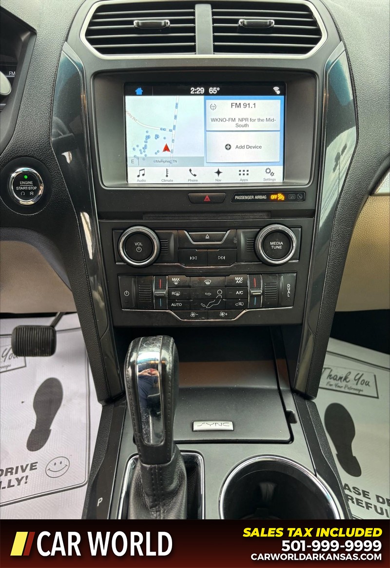 Ford Explorer Vehicle Full-screen Gallery Image 18