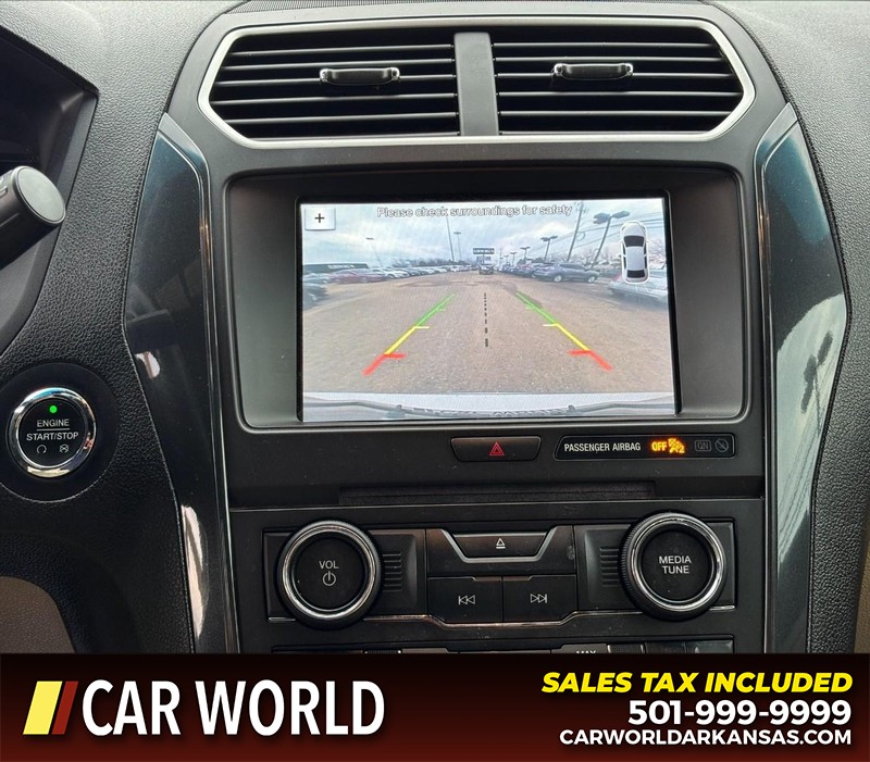 Ford Explorer Vehicle Full-screen Gallery Image 19