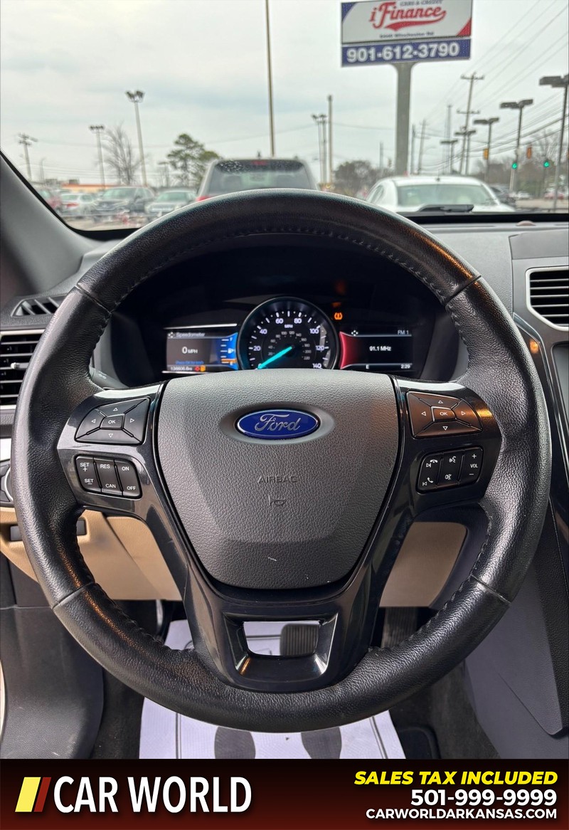 Ford Explorer Vehicle Full-screen Gallery Image 20