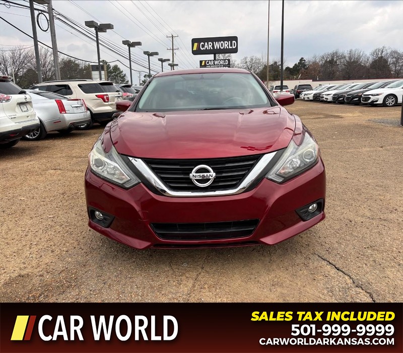 Nissan Altima Vehicle Full-screen Gallery Image 10