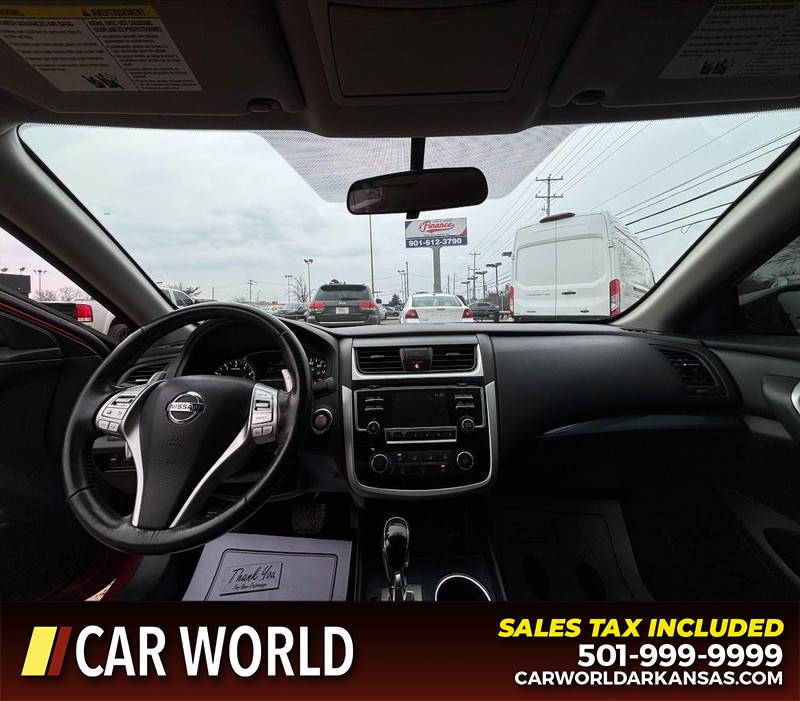 Nissan Altima Vehicle Full-screen Gallery Image 16