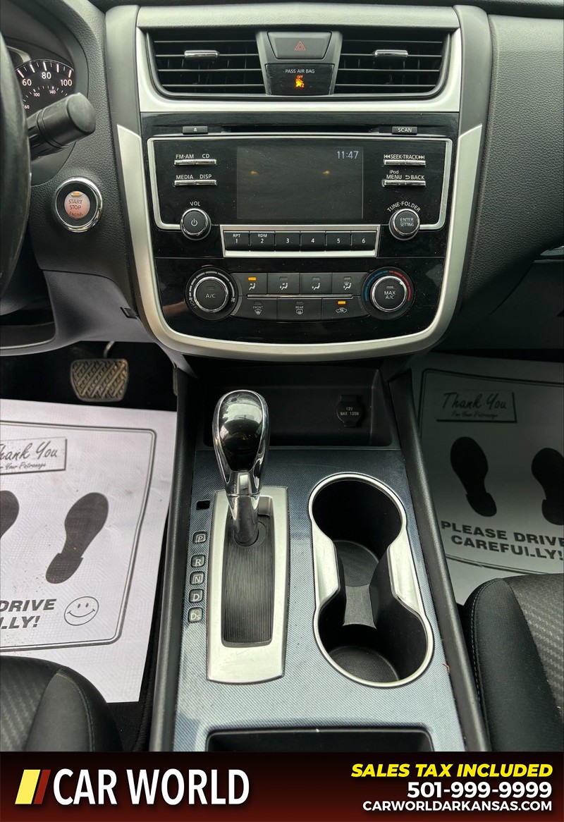 Nissan Altima Vehicle Full-screen Gallery Image 17