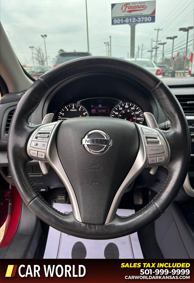 Nissan Altima Vehicle Full-screen Gallery Image 19