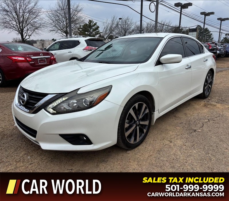 Nissan Altima Vehicle Full-screen Gallery Image 9