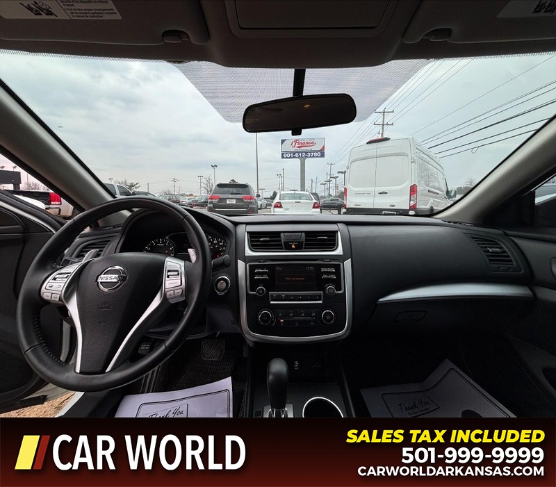 Nissan Altima Vehicle Full-screen Gallery Image 16