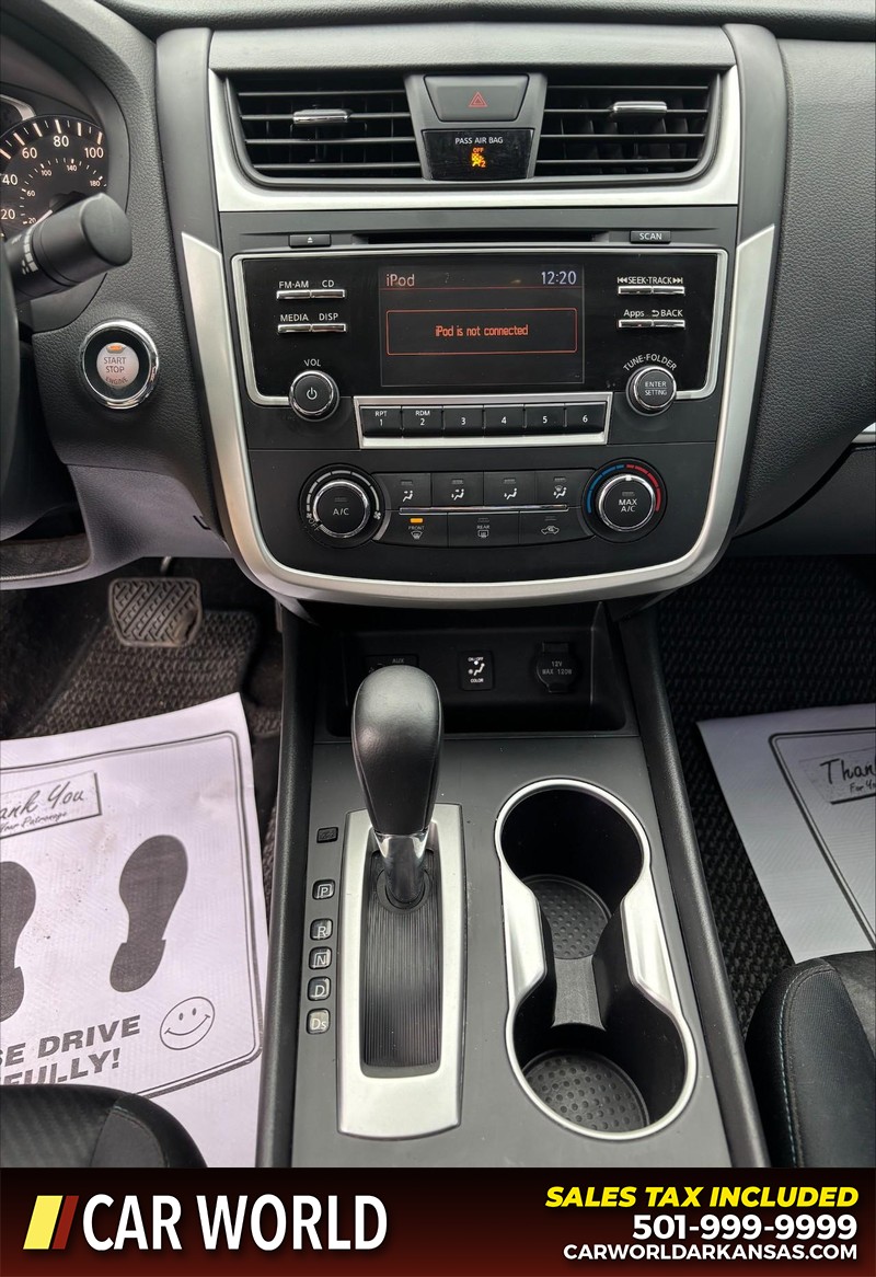 Nissan Altima Vehicle Full-screen Gallery Image 17