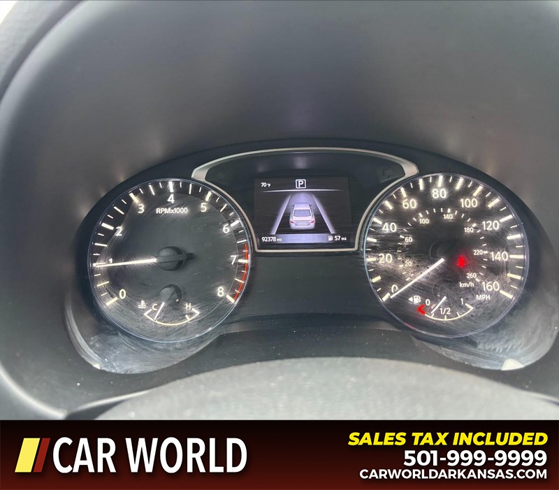 Nissan Altima Vehicle Full-screen Gallery Image 20