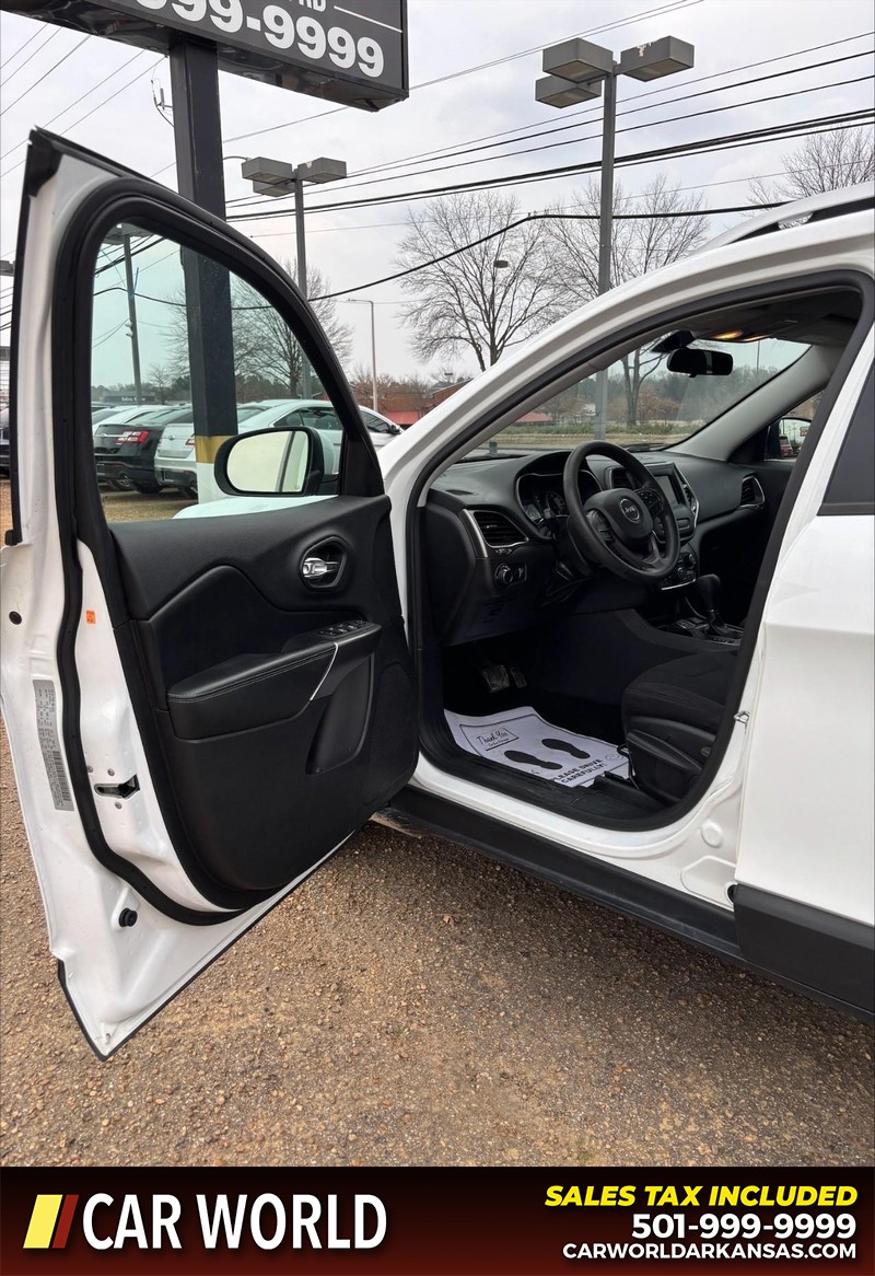 Jeep Cherokee Vehicle Full-screen Gallery Image 12