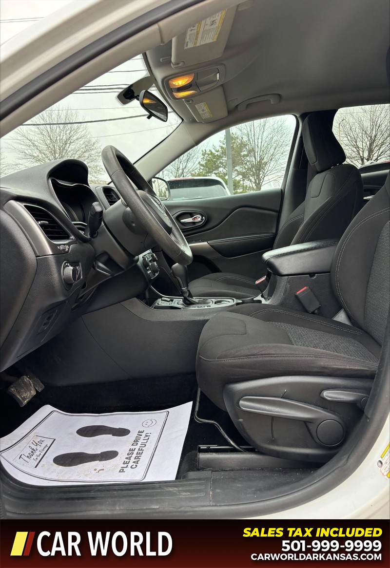 Jeep Cherokee Vehicle Full-screen Gallery Image 13