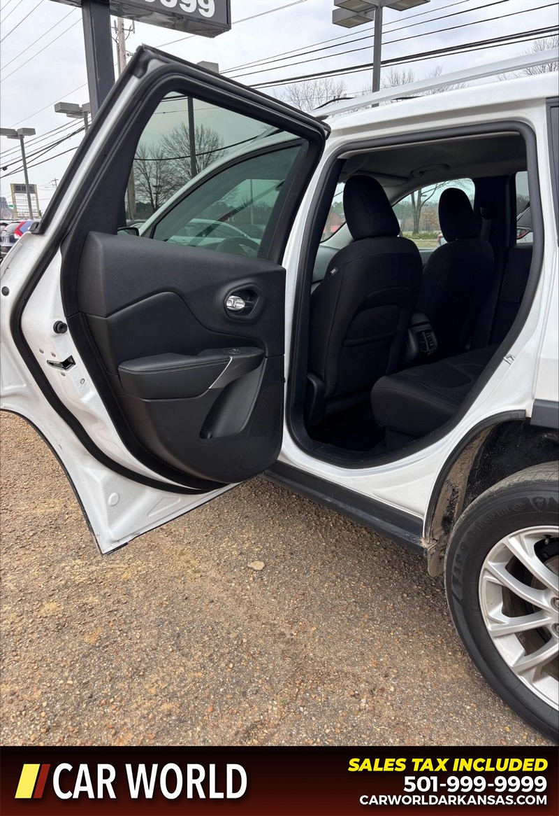 Jeep Cherokee Vehicle Full-screen Gallery Image 14