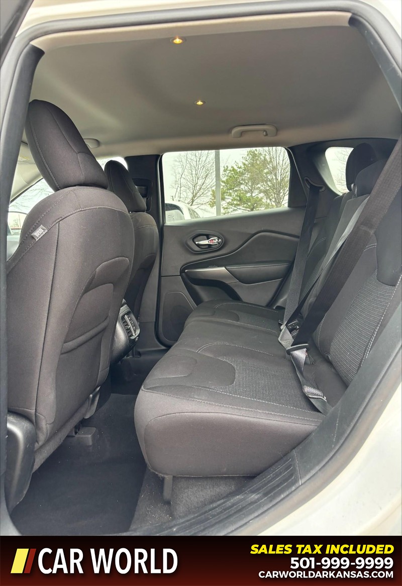 Jeep Cherokee Vehicle Full-screen Gallery Image 15