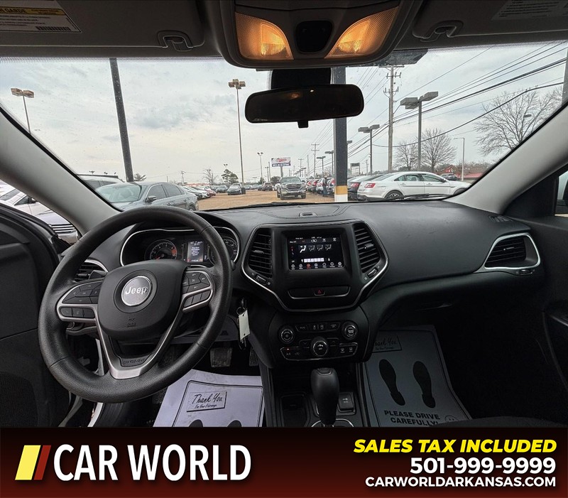 Jeep Cherokee Vehicle Full-screen Gallery Image 16