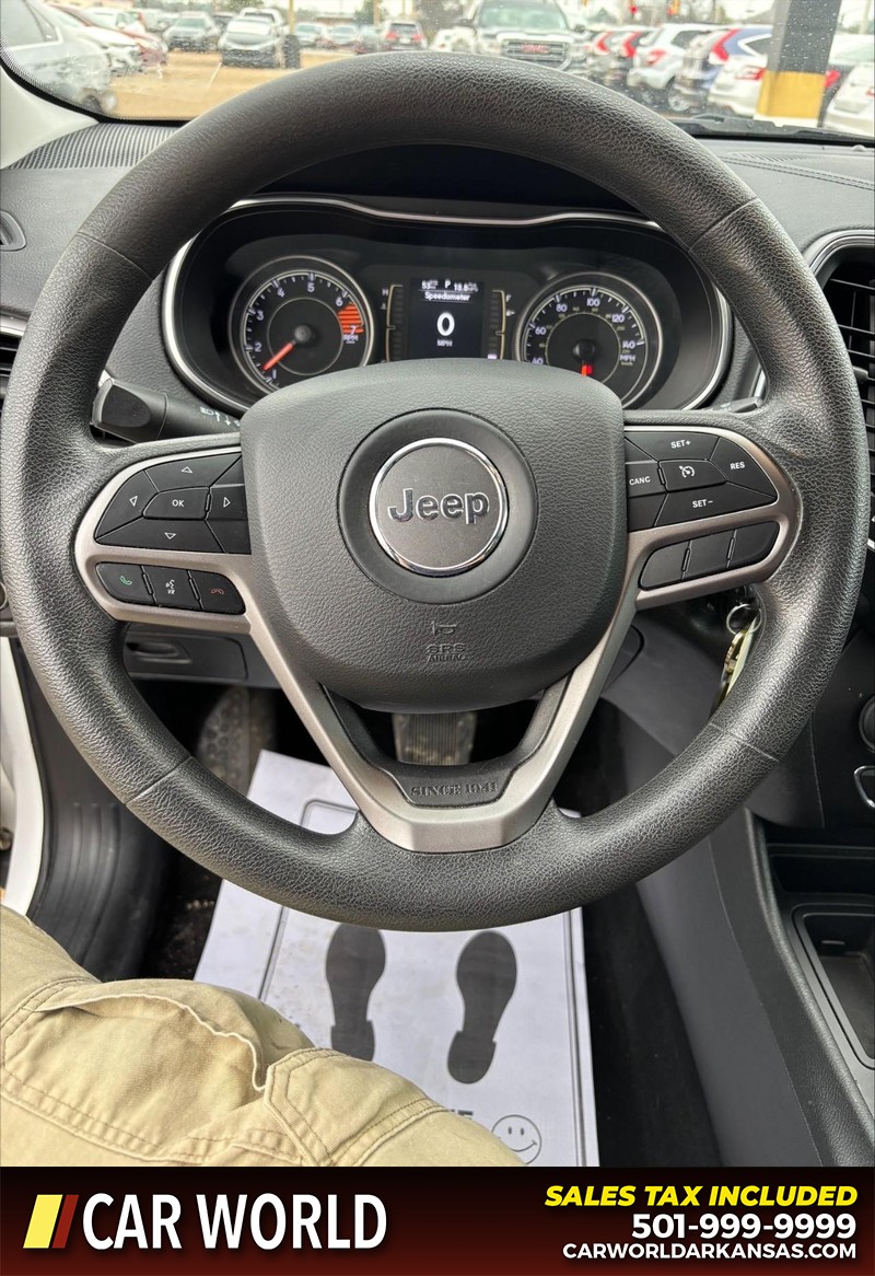 Jeep Cherokee Vehicle Full-screen Gallery Image 19