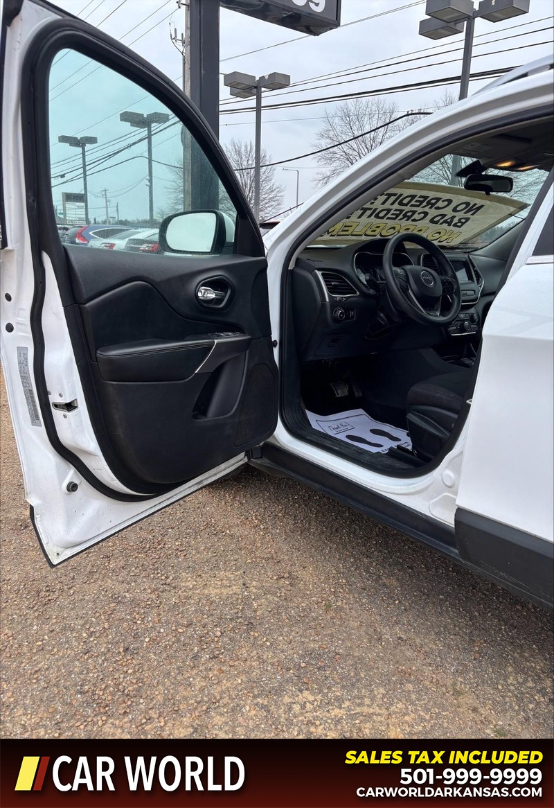 Jeep Cherokee Vehicle Full-screen Gallery Image 12