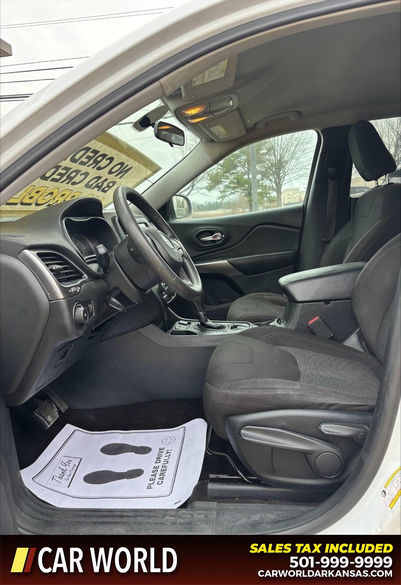 Jeep Cherokee Vehicle Full-screen Gallery Image 13