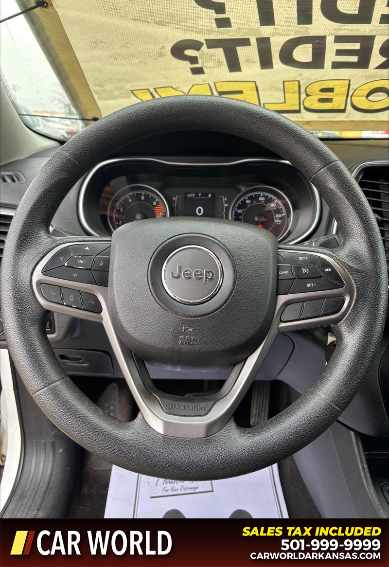 Jeep Cherokee Vehicle Full-screen Gallery Image 19