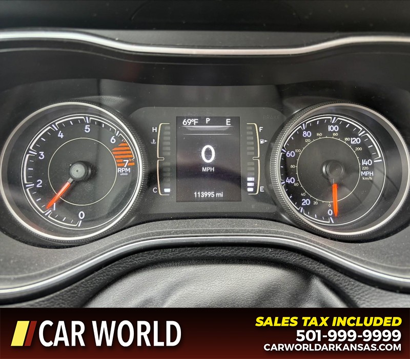 Jeep Cherokee Vehicle Full-screen Gallery Image 20