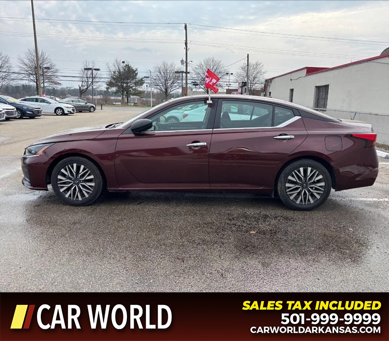 Nissan Altima Vehicle Full-screen Gallery Image 8