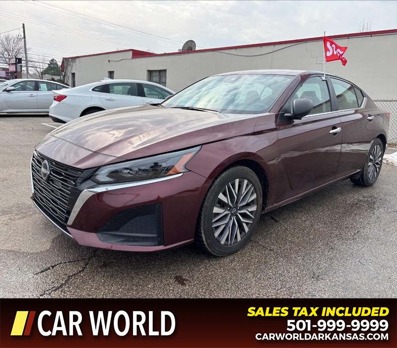 Nissan Altima Vehicle Full-screen Gallery Image 9