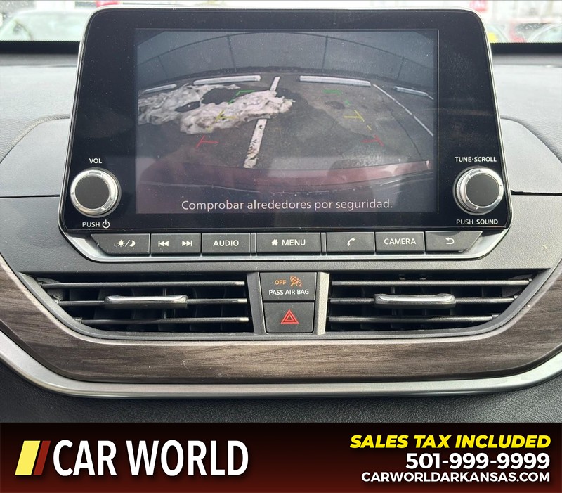 Nissan Altima Vehicle Full-screen Gallery Image 18