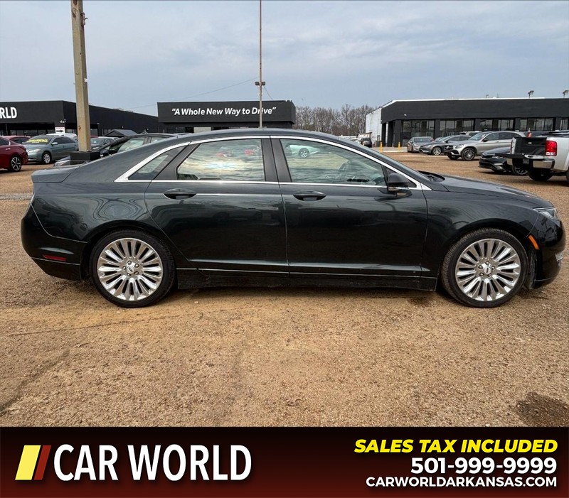 Lincoln MKZ Vehicle Full-screen Gallery Image 2