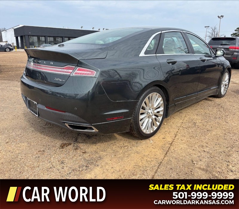 Lincoln MKZ Vehicle Full-screen Gallery Image 3