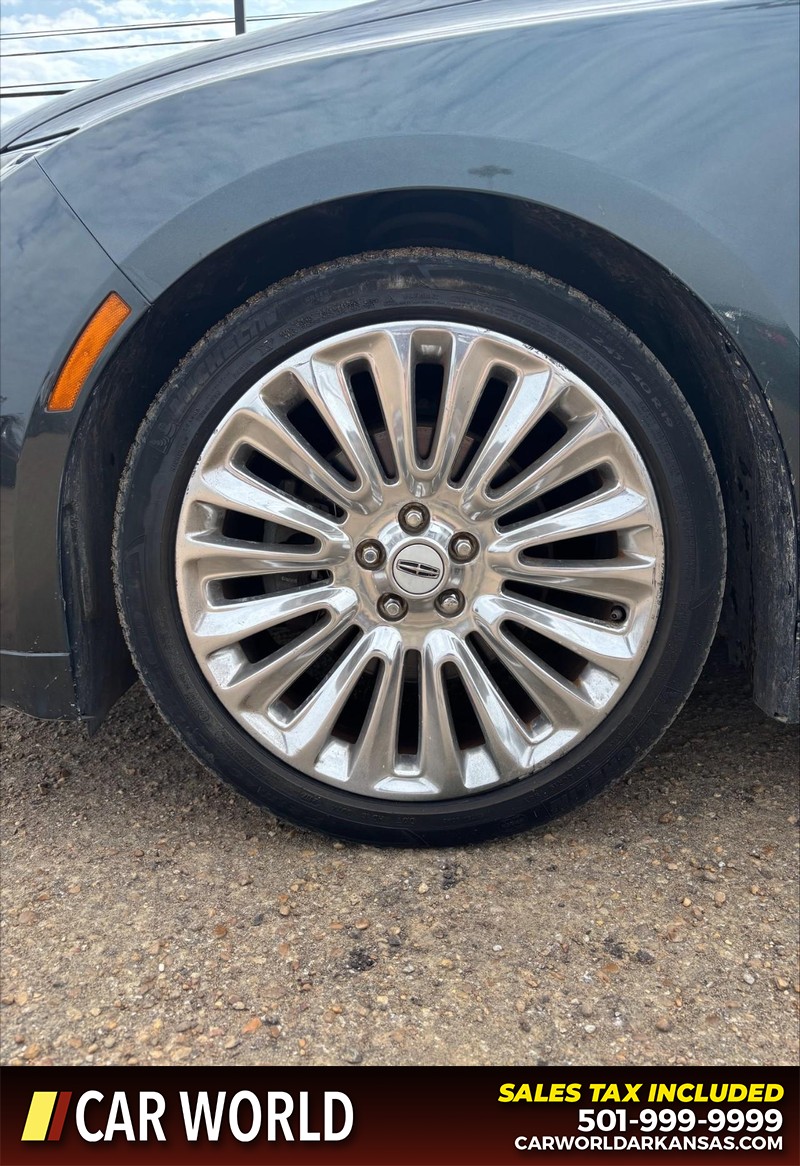 Lincoln MKZ Vehicle Full-screen Gallery Image 11