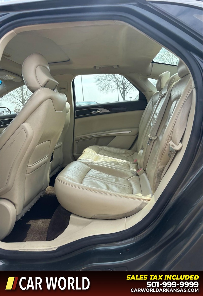 Lincoln MKZ Vehicle Full-screen Gallery Image 15