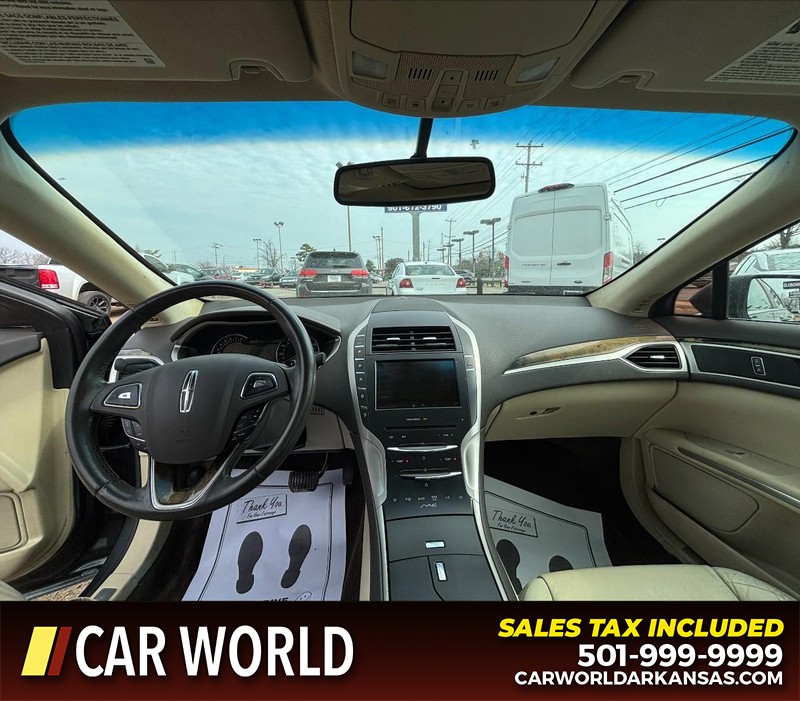 Lincoln MKZ Vehicle Full-screen Gallery Image 16