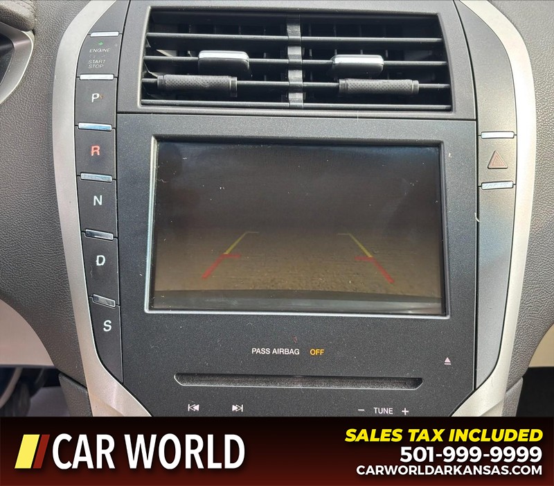 Lincoln MKZ Vehicle Full-screen Gallery Image 18