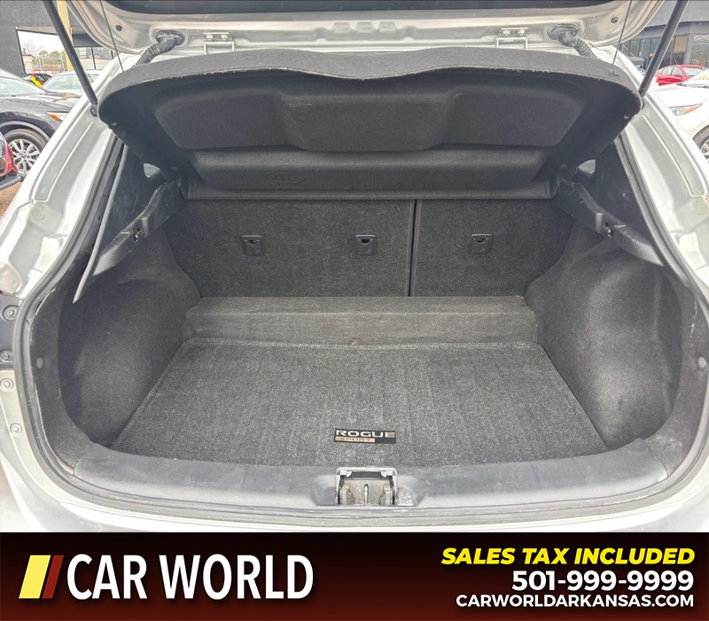 Nissan Rogue Sport Vehicle Full-screen Gallery Image 6