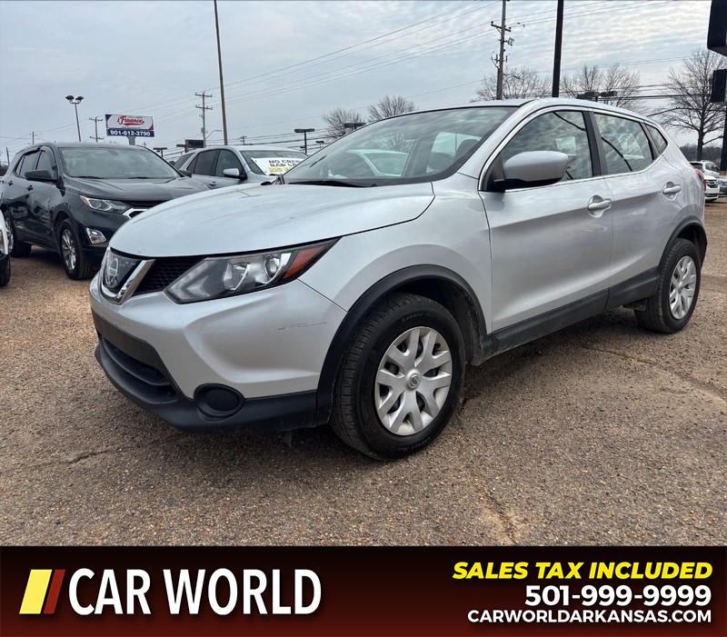 Nissan Rogue Sport Vehicle Full-screen Gallery Image 9